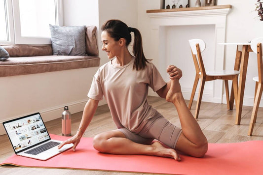 COMMENT COMBINER LES ENTRAÎNEMENTS À LA MAISON ET EN SALLE DE SPORT POUR OPTIMISER VOS RÉSULTATS